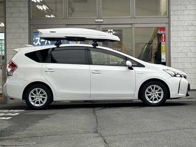 トヨタ プリウス α G 岩手県 2017(平29)年 6.5万km スーパーホワイトⅡ 純正ナビNSZT-Y66T/バックカメラ /ハーフレザーシート /フルセグTV /フロントカメラ /レーダークルコン/衝突軽減装置 /運転席パワーシート /ビルトインETC /社外ドラレコ /社外GPSレーダー /オートハイビーム/オートライト/フォグランプ/オールオートPW/革巻きステアリング/ナビステアリングスイッチ/純正エンジンスターター/スマートキー×2/リアワイパー/ルーフボックスTHULE/社外AWスタッドレスタイヤ/(205/60/R16　2024年製7分山)/ドアバイザー/フロアマット/保証書　取説　ナビ取説