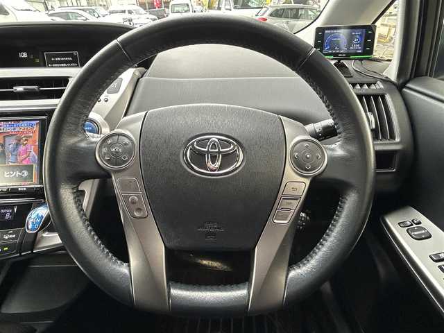 トヨタ プリウス α G 岩手県 2017(平29)年 6.5万km スーパーホワイトⅡ 純正ナビNSZT-Y66T/バックカメラ /ハーフレザーシート /フルセグTV /フロントカメラ /レーダークルコン/衝突軽減装置 /運転席パワーシート /ビルトインETC /社外ドラレコ /社外GPSレーダー /オートハイビーム/オートライト/フォグランプ/オールオートPW/革巻きステアリング/ナビステアリングスイッチ/純正エンジンスターター/スマートキー×2/リアワイパー/ルーフボックスTHULE/社外AWスタッドレスタイヤ/(205/60/R16　2024年製7分山)/ドアバイザー/フロアマット/保証書　取説　ナビ取説