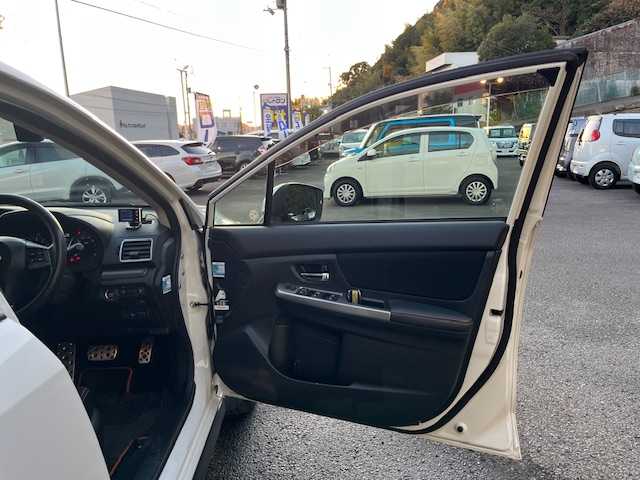 スバル インプレッサ ＸＶ 2．0i－L アイサイト ポップ 高知県 2014(平26)年 13.3万km クリスタルホワイトP (株)IDOMが運営する【じしゃロン高知店】の自社ローン対象車両になります。こちらは現金ご利用時の価格です。自社ローンご希望の方は別途その旨お申付け下さい。