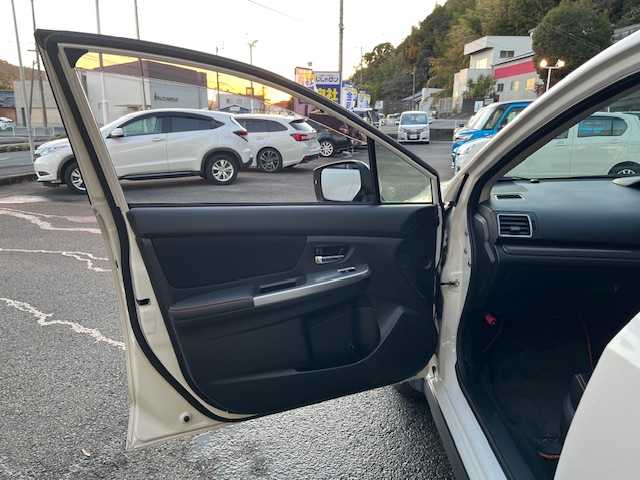 スバル インプレッサ ＸＶ 2．0i－L アイサイト ポップ 高知県 2014(平26)年 13.3万km クリスタルホワイトP (株)IDOMが運営する【じしゃロン高知店】の自社ローン対象車両になります。こちらは現金ご利用時の価格です。自社ローンご希望の方は別途その旨お申付け下さい。