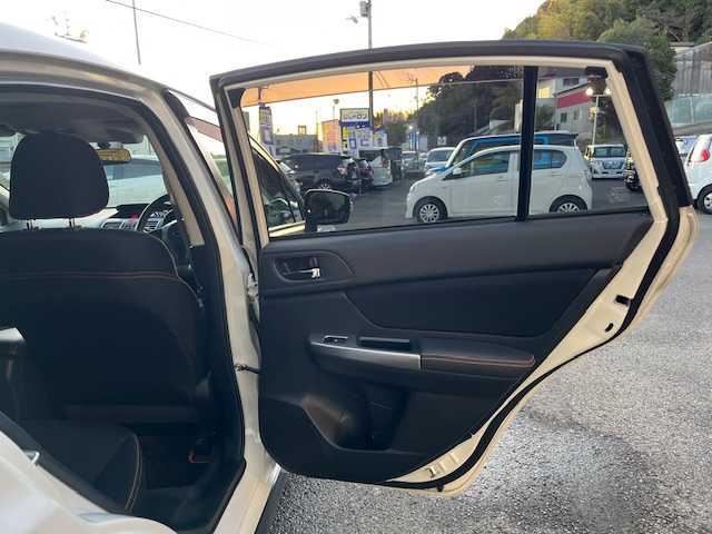 スバル インプレッサ ＸＶ 2．0i－L アイサイト ポップ 高知県 2014(平26)年 13.3万km クリスタルホワイトP (株)IDOMが運営する【じしゃロン高知店】の自社ローン対象車両になります。こちらは現金ご利用時の価格です。自社ローンご希望の方は別途その旨お申付け下さい。