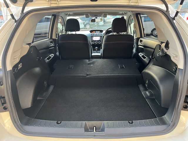 スバル インプレッサ ＸＶ 2．0i－L アイサイト ポップ 高知県 2014(平26)年 13.3万km クリスタルホワイトP (株)IDOMが運営する【じしゃロン高知店】の自社ローン対象車両になります。こちらは現金ご利用時の価格です。自社ローンご希望の方は別途その旨お申付け下さい。