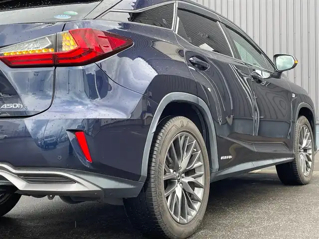 レクサス ＲＸ 450h Fスポーツ 青森県 2018(平30)年 7.3万km ディープブルーマイカ /4WD/マークレビンソン /純正ナビ/ (フルセグTV/DVD/Bt/ブルーレイ/AUX/USB)/全方位カメラ/ヘットアップディスプレイ/プリクラッシュセーフティ/レーントレーシング/ブラインドスポット/レーダークルーズ/黒革シート/D席メモリー付き/　全席パワーシート /前席シートベンチレーション/　/シートヒーター /ステアヒーター/電動チルトステア/革巻きステア/ノブ/パドルシフト/ミラーヒーター/三眼LEDオートライト/オートマチックハイビーム/シーケンシャルウインカー/電動バックドア/前後バンパーソナー/リア5面プライバシーガラス＋/　スモークフィルム/シルバールーフレール/ETC2.0/ドライブレコーダー/純正ドアバイザー/純正フロアマット/W/サイド/カーテン/ニーエアバッグ/スマートキーx2/カードキー/保証書/取説/ナビ取説