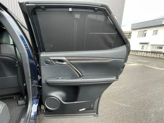 レクサス ＲＸ 450h Fスポーツ 青森県 2018(平30)年 7.3万km ディープブルーマイカ /4WD/マークレビンソン /純正ナビ/ (フルセグTV/DVD/Bt/ブルーレイ/AUX/USB)/全方位カメラ/ヘットアップディスプレイ/プリクラッシュセーフティ/レーントレーシング/ブラインドスポット/レーダークルーズ/黒革シート/D席メモリー付き/　全席パワーシート /前席シートベンチレーション/　/シートヒーター /ステアヒーター/電動チルトステア/革巻きステア/ノブ/パドルシフト/ミラーヒーター/三眼LEDオートライト/オートマチックハイビーム/シーケンシャルウインカー/電動バックドア/前後バンパーソナー/リア5面プライバシーガラス＋/　スモークフィルム/シルバールーフレール/ETC2.0/ドライブレコーダー/純正ドアバイザー/純正フロアマット/W/サイド/カーテン/ニーエアバッグ/スマートキーx2/カードキー/保証書/取説/ナビ取説