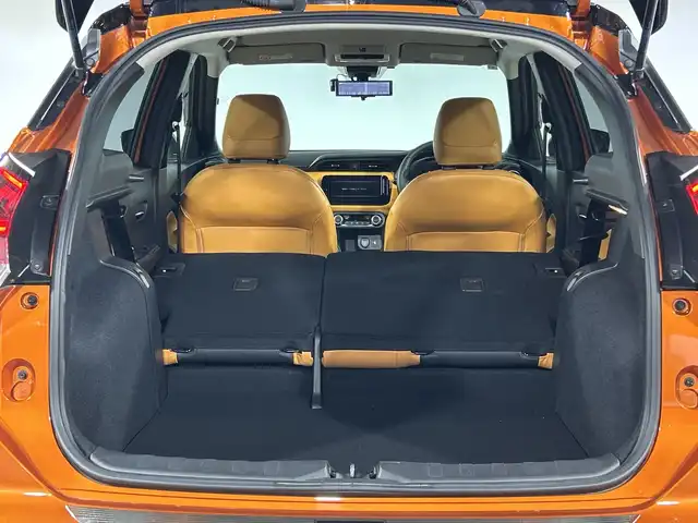 日産 キックス X ツートーンインテリアED 神奈川県 2021(令3)年 2.2万km プレミアムホライズンオレンジ/ピュアブラック 2トーン 純正9型SDナビゲーション【MM320D-L】/フルセグ　AM FM CD DVD　MUSICSTOCKER USB　SD　Bluetooth　/インテリジェントアラウンドビューモニター/インテリジェントルームミラー/セーフティアシスト/プロパイロット　/レーダークルーズコントロール/インテリジェントエマージェンシーブレーキ/インテリジェントLI【車線逸脱防止支援システム】/踏み間違い防止アシスト/ハイビームアシスト/ツートーン合皮シート/前席シートヒーター/革巻きステアリング/ステアリングヒーター/SOSコール/ビルトインETC/リアヒーターダクト/前後ソナー/全席USB電源ソケット/ブルーLEDプッシュパワースターター/インテリジェントキー/シルバールーフレール/LEDヘッドランプ/インテリジェントオートライト/純正17インチアルミホイール