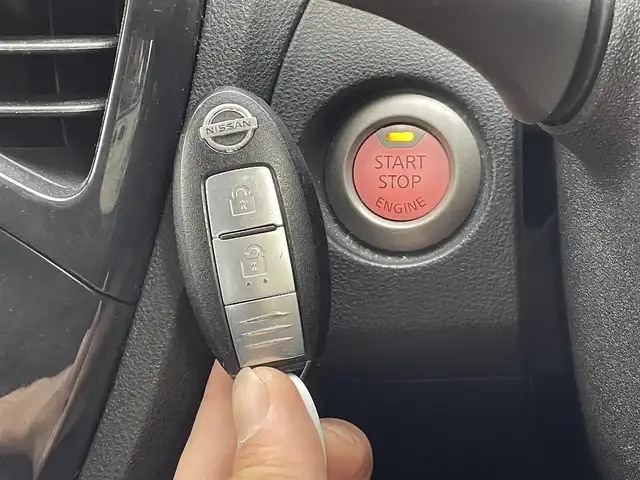日産 ジューク 16GT FOUR タイプV 群馬県 2012(平24)年 8.8万km ブリリアントホワイトパール 純正7インチナビ(AM/FM/フルセグTV/AUX/SD)/バックモニター/社外前後方ドライブレコーダー/4WD/電動格納ミラー/ETC/プッシュスタート/スマートキー/スペアキー/オートライト