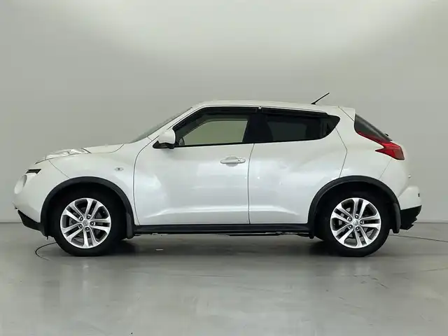 日産 ジューク 16GT FOUR タイプV 群馬県 2012(平24)年 8.8万km ブリリアントホワイトパール 純正7インチナビ(AM/FM/フルセグTV/AUX/SD)/バックモニター/社外前後方ドライブレコーダー/4WD/電動格納ミラー/ETC/プッシュスタート/スマートキー/スペアキー/オートライト