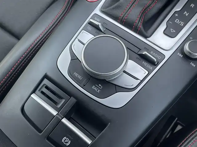 アウディ Ｓ３ スポーツバック 三重県 2016(平28)年 5.9万km パンサーブラッククリスタルエフェクト ＡＣＣ/アウディプレセンス/純正ナビ/バックカメラ/フルセグＴＶ/ＬＥＤヘッドライト/社外１８インチアルミホイール/社外ドライブレコーダー/ハーフレザーシート/パワーシート/オートライト/ＥＴＣ車載器/保証書/取扱説明書/スペアキー1本