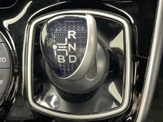 トヨタ ノア ハイブリッド S－Z 千葉県 2022(令4)年 4.7万km スパークリングブラックパールクリスタルシャイン トヨタセーフティセンス/・プリクラッシュセーフティ/・レーンディパーチャーアラート/・オートマチックハイビーム/・レーントレーシングアラート/・発進遅れ告知機能/快適利便パッケージHi/・パワーバックドア/・２列目オットマン付きシート/純正10.5インチディスプレイナビ/・CD/DVDデッキ/・フルセグTV/ブラインドスポットモニター/AC100V電源/ビルトインETC2.0/両側パワースライドドア/スマートキー/LEDヘッドライト