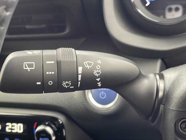 トヨタ ヤリス ハイブリッド Z 岐阜県 2022(令4)年 3万km ホワイトパールクリスタルシャイン トヨタセーフティーセンス/・プリクラッシュセーフティ/・レーントレーシングアシスト/・レーンディパーチャーアラート/・レーダークルーズコントロール/・オートマチックハイビーム/・ロードサインアシスト/純正ディスプレイオーディオ/・AM/FM/BT/パノラミックビューモニター/ヒートシーター（運転席・助手席）/純正フロアマット/純正前後ドライブレコーダー（TZ-D305W）/純正LEDヘッドランプ/純正１６AW