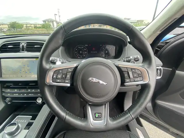 ジャガー Ｆペース R－スポーツ 福岡県 2020(令2)年 2.8万km グレー ・アダプティブクルーズコントロール/・純正HDDナビ/USB/Bluetooth/CD/DVD/AplleCarPlay/・全方位カメラ/・黒革シート/シートヒーター/・社外ドライブレコーダー/・フルセグ/・ETC/・純正19AW/・プッシュスタート/・パーキングアシスト/・アイドリングストップ/・スマートキー/・スペアキー/・パワーシート/・レーンキープアシスト/・オートライト/・LEDライト/・保証書/・取扱説明書