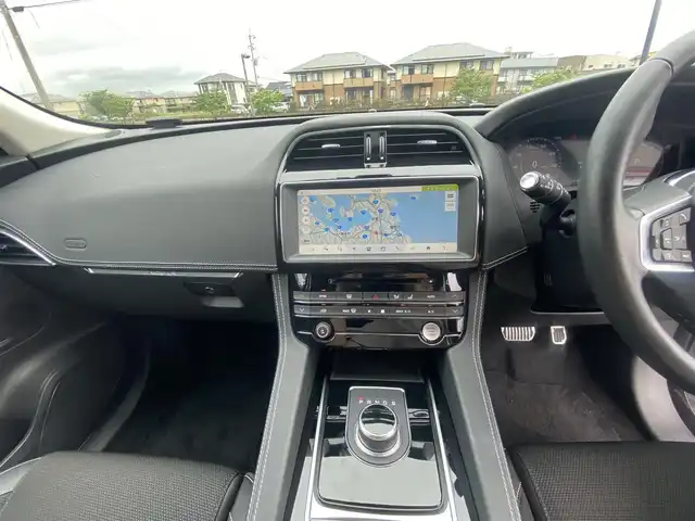 ジャガー Ｆペース R－スポーツ 福岡県 2020(令2)年 2.8万km グレー ・アダプティブクルーズコントロール/・純正HDDナビ/USB/Bluetooth/CD/DVD/AplleCarPlay/・全方位カメラ/・黒革シート/シートヒーター/・社外ドライブレコーダー/・フルセグ/・ETC/・純正19AW/・プッシュスタート/・パーキングアシスト/・アイドリングストップ/・スマートキー/・スペアキー/・パワーシート/・レーンキープアシスト/・オートライト/・LEDライト/・保証書/・取扱説明書