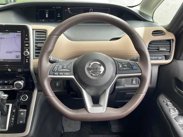 日産 セレナ ハイウェイスターVセレクションⅡ 愛知県 2016(平28)年 6.5万km カシミヤグレージュ プロパイロット/衝突軽減システム/純正9型ナビ/フリップダウンモニター/全方位カメラ/両側パワースライドドア/クルーズコントロール/フルセグ/CD DVD/Bluetooth/バックカメラ/コーナーセンサー/イージーオープン機能/純正アルミホイール/LEDヘッドライト/ドライブレコーダー/オートライト/ETC/ステアリングスイッチ/スマートキー/プッシュスタート