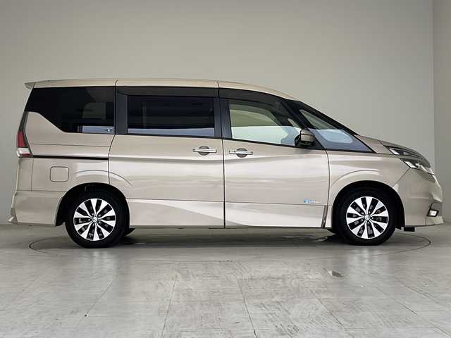 日産 セレナ ハイウェイスターVセレクションⅡ 愛知県 2016(平28)年 6.5万km カシミヤグレージュ プロパイロット/衝突軽減システム/純正9型ナビ/フリップダウンモニター/全方位カメラ/両側パワースライドドア/クルーズコントロール/フルセグ/CD DVD/Bluetooth/バックカメラ/コーナーセンサー/イージーオープン機能/純正アルミホイール/LEDヘッドライト/ドライブレコーダー/オートライト/ETC/ステアリングスイッチ/スマートキー/プッシュスタート