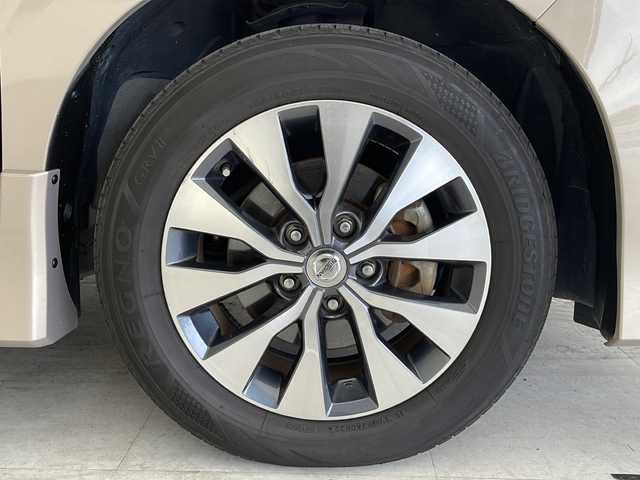日産 セレナ ハイウェイスターVセレクションⅡ 愛知県 2016(平28)年 6.5万km カシミヤグレージュ プロパイロット/衝突軽減システム/純正9型ナビ/フリップダウンモニター/全方位カメラ/両側パワースライドドア/クルーズコントロール/フルセグ/CD DVD/Bluetooth/バックカメラ/コーナーセンサー/イージーオープン機能/純正アルミホイール/LEDヘッドライト/ドライブレコーダー/オートライト/ETC/ステアリングスイッチ/スマートキー/プッシュスタート