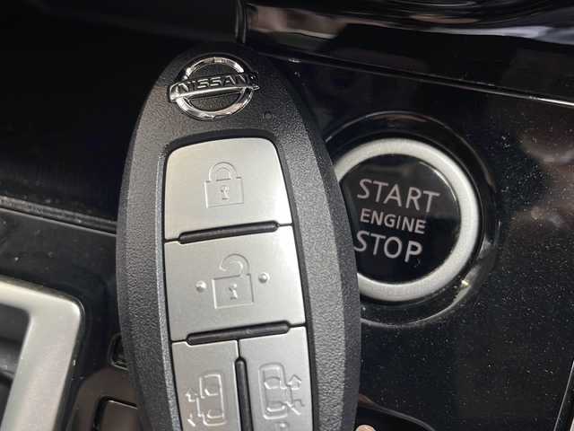日産 セレナ ハイウェイスターVセレクションⅡ 愛知県 2016(平28)年 6.5万km カシミヤグレージュ プロパイロット/衝突軽減システム/純正9型ナビ/フリップダウンモニター/全方位カメラ/両側パワースライドドア/クルーズコントロール/フルセグ/CD DVD/Bluetooth/バックカメラ/コーナーセンサー/イージーオープン機能/純正アルミホイール/LEDヘッドライト/ドライブレコーダー/オートライト/ETC/ステアリングスイッチ/スマートキー/プッシュスタート
