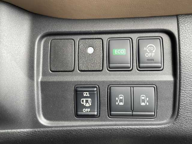 日産 セレナ ハイウェイスターVセレクションⅡ 愛知県 2016(平28)年 6.5万km カシミヤグレージュ プロパイロット/衝突軽減システム/純正9型ナビ/フリップダウンモニター/全方位カメラ/両側パワースライドドア/クルーズコントロール/フルセグ/CD DVD/Bluetooth/バックカメラ/コーナーセンサー/イージーオープン機能/純正アルミホイール/LEDヘッドライト/ドライブレコーダー/オートライト/ETC/ステアリングスイッチ/スマートキー/プッシュスタート