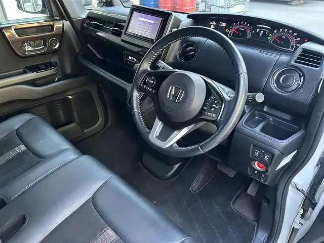 ホンダ Ｎ ＢＯＸ カスタム G L ターボ ホンダセンシング 滋賀県 2018(平30)年 5.1万km パールⅡ 禁煙車/社外メモリーナビ/・CD/フルセグ/Bluetooth/バックカメラ/追従付クルーズコントロール/両側自動スライドドア/LEDヘッドライト/パドルシフト/ハーフレザーシート/レーンキープアシスト/横滑り防止/ETC/オートエアコン/プッシュスタート/スマートキー