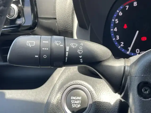 トヨタ ヤリスクロス Z アドベンチャー 滋賀県 2023(令5)年 1.3万km ブラックマイカ 純正８型ディスプレイオーディオ/（Bluetooth/USB/Miracast）/バックカメラ/純正ETC/プリクラッシュセーフティー/前後コーナーセンサー/レーンキープアシスト/追従クルーズコントロール/電動パーキングブレーキ/オートブレーキホールド/LEDヘッドライト/オートライト/オートマチックハイビーム/ハーフレザーシート /D席パワーシート/D/N席シートヒーター/ステアリングヒーター/電動バックドア/プッシュスタート/スマートキー/ステアリングリモコン/ルーフレール