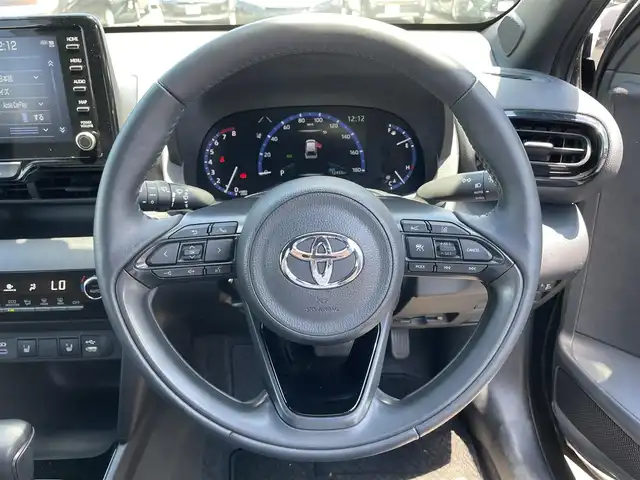 トヨタ ヤリスクロス Z アドベンチャー 滋賀県 2023(令5)年 1.3万km ブラックマイカ 純正８型ディスプレイオーディオ/（Bluetooth/USB/Miracast）/バックカメラ/純正ETC/プリクラッシュセーフティー/前後コーナーセンサー/レーンキープアシスト/追従クルーズコントロール/電動パーキングブレーキ/オートブレーキホールド/LEDヘッドライト/オートライト/オートマチックハイビーム/ハーフレザーシート /D席パワーシート/D/N席シートヒーター/ステアリングヒーター/電動バックドア/プッシュスタート/スマートキー/ステアリングリモコン/ルーフレール