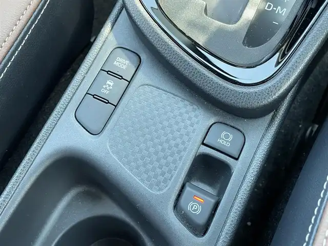 トヨタ ヤリスクロス Z アドベンチャー 滋賀県 2023(令5)年 1.3万km ブラックマイカ 純正８型ディスプレイオーディオ/（Bluetooth/USB/Miracast）/バックカメラ/純正ETC/プリクラッシュセーフティー/前後コーナーセンサー/レーンキープアシスト/追従クルーズコントロール/電動パーキングブレーキ/オートブレーキホールド/LEDヘッドライト/オートライト/オートマチックハイビーム/ハーフレザーシート /D席パワーシート/D/N席シートヒーター/ステアリングヒーター/電動バックドア/プッシュスタート/スマートキー/ステアリングリモコン/ルーフレール