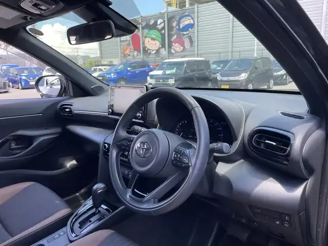 トヨタ ヤリスクロス Z アドベンチャー 滋賀県 2023(令5)年 1.3万km ブラックマイカ 純正８型ディスプレイオーディオ/（Bluetooth/USB/Miracast）/バックカメラ/純正ETC/プリクラッシュセーフティー/前後コーナーセンサー/レーンキープアシスト/追従クルーズコントロール/電動パーキングブレーキ/オートブレーキホールド/LEDヘッドライト/オートライト/オートマチックハイビーム/ハーフレザーシート /D席パワーシート/D/N席シートヒーター/ステアリングヒーター/電動バックドア/プッシュスタート/スマートキー/ステアリングリモコン/ルーフレール