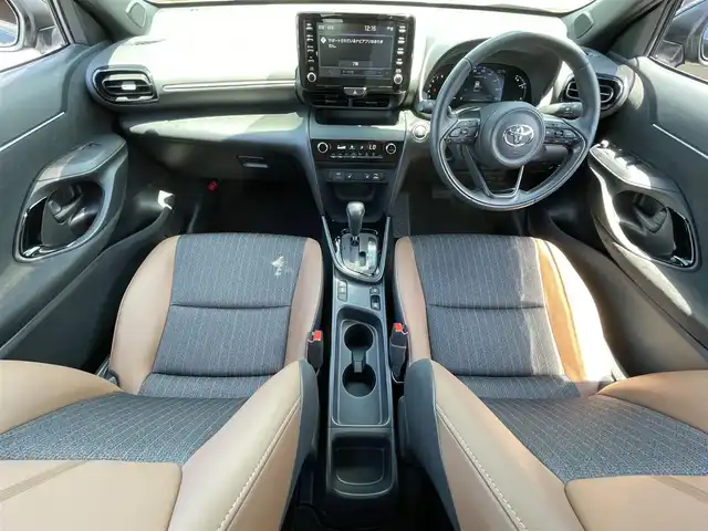 トヨタ ヤリスクロス Z アドベンチャー 滋賀県 2023(令5)年 1.3万km ブラックマイカ 純正８型ディスプレイオーディオ/（Bluetooth/USB/Miracast）/バックカメラ/純正ETC/プリクラッシュセーフティー/前後コーナーセンサー/レーンキープアシスト/追従クルーズコントロール/電動パーキングブレーキ/オートブレーキホールド/LEDヘッドライト/オートライト/オートマチックハイビーム/ハーフレザーシート /D席パワーシート/D/N席シートヒーター/ステアリングヒーター/電動バックドア/プッシュスタート/スマートキー/ステアリングリモコン/ルーフレール