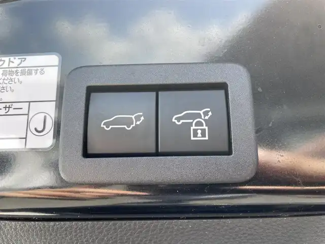 トヨタ ヤリスクロス Z アドベンチャー 滋賀県 2023(令5)年 1.3万km ブラックマイカ 純正８型ディスプレイオーディオ/（Bluetooth/USB/Miracast）/バックカメラ/純正ETC/プリクラッシュセーフティー/前後コーナーセンサー/レーンキープアシスト/追従クルーズコントロール/電動パーキングブレーキ/オートブレーキホールド/LEDヘッドライト/オートライト/オートマチックハイビーム/ハーフレザーシート /D席パワーシート/D/N席シートヒーター/ステアリングヒーター/電動バックドア/プッシュスタート/スマートキー/ステアリングリモコン/ルーフレール