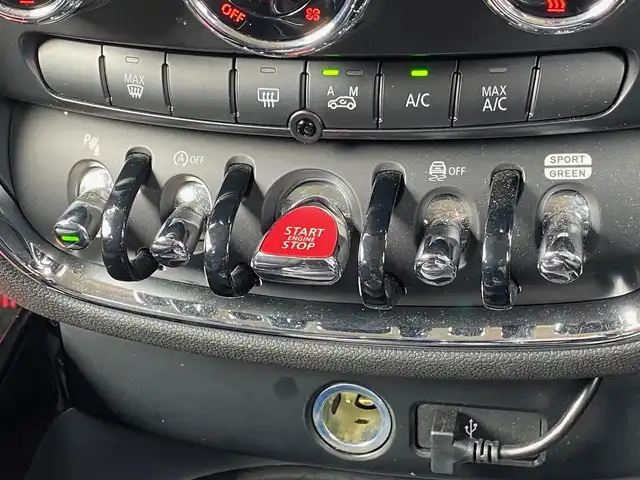 ＭＩＮＩ ＢＭＷ ミニ クラブマン クーパーD 福岡県 2020(令2)年 1.9万km 赤Ｍ 後期/ユニオンジャックテール/インテリジェントセーフティ/純正ナビ/Bluetooth/USB/社外フルセグTV/アダプティブクルーズコントロール/Bカメラ/ETC/ドラレコ/LEDヘッドライト/スマートキー/インディアンサマーレッド