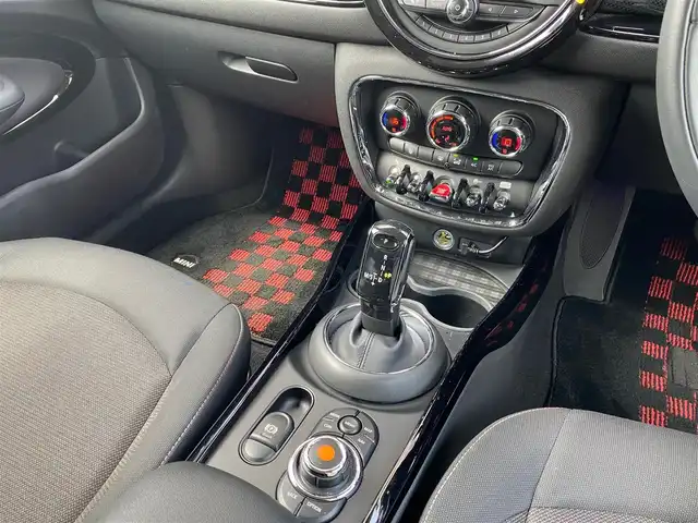 ＭＩＮＩ ＢＭＷ ミニ クラブマン クーパーD 福岡県 2020(令2)年 1.9万km 赤Ｍ 後期/ユニオンジャックテール/インテリジェントセーフティ/純正ナビ/Bluetooth/USB/社外フルセグTV/アダプティブクルーズコントロール/Bカメラ/ETC/ドラレコ/LEDヘッドライト/スマートキー/インディアンサマーレッド