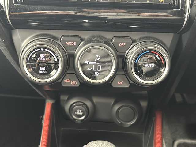 スズキ スイフト スポーツ セーフティPKG 福島県 2017(平29)年 3万km ピュアホワイトP /スズキセーフティサポート/・車線逸脱警報機能/・横滑り防止装置//デュアルセンサーブレーキサポート//全周囲カメラ//純正8インチナビ/・BT.CD.DVD.USB.SD/・フルセグTV//D席シートヒーター//パドルシフト//ビルトインETC//LEDヘッドライト//フォグライト//プッシュスタート//スマートキー//純正フロアマット//純正17インチAW//純正ドアバイザー