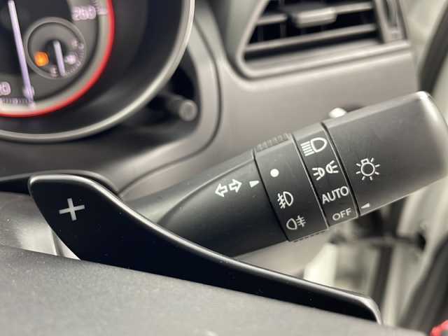 スズキ スイフト スポーツ セーフティPKG 福島県 2017(平29)年 3万km ピュアホワイトP /スズキセーフティサポート/・車線逸脱警報機能/・横滑り防止装置//デュアルセンサーブレーキサポート//全周囲カメラ//純正8インチナビ/・BT.CD.DVD.USB.SD/・フルセグTV//D席シートヒーター//パドルシフト//ビルトインETC//LEDヘッドライト//フォグライト//プッシュスタート//スマートキー//純正フロアマット//純正17インチAW//純正ドアバイザー