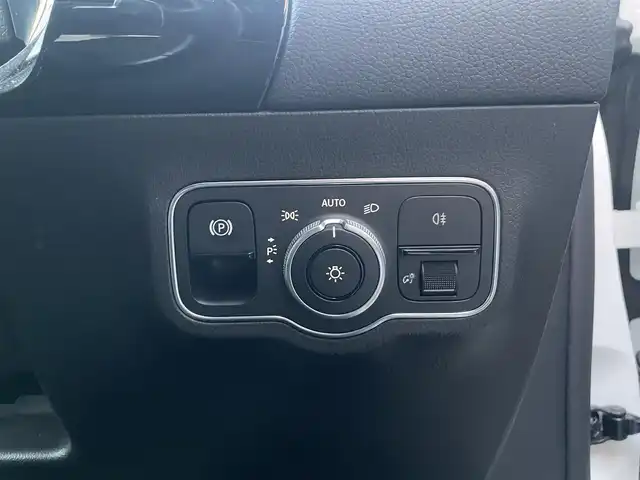 メルセデス・ベンツ Ｂ２００ｄ AMGライン 栃木県 2020(令2)年 2.7万km ポーラホワイト アドバンスパッケージ　/ヘッドアップディスプレイ　/レーダーセーフティＰＫＧ　/シートメモリー付パワーシート　/全周囲カメラ　/シートヒーター　　/保証書　/取扱説明書　/スペアキー　/ナビ　/フルセグＴＶ