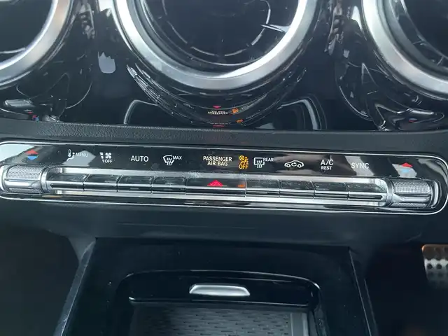 メルセデス・ベンツ Ｂ２００ｄ AMGライン 栃木県 2020(令2)年 2.7万km ポーラホワイト アドバンスパッケージ　/ヘッドアップディスプレイ　/レーダーセーフティＰＫＧ　/シートメモリー付パワーシート　/全周囲カメラ　/シートヒーター　　/保証書　/取扱説明書　/スペアキー　/ナビ　/フルセグＴＶ