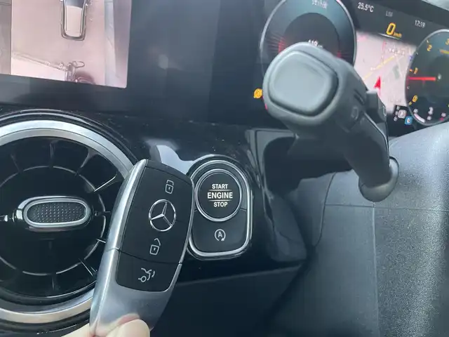 メルセデス・ベンツ Ｂ２００ｄ AMGライン 栃木県 2020(令2)年 2.7万km ポーラホワイト アドバンスパッケージ　/ヘッドアップディスプレイ　/レーダーセーフティＰＫＧ　/シートメモリー付パワーシート　/全周囲カメラ　/シートヒーター　　/保証書　/取扱説明書　/スペアキー　/ナビ　/フルセグＴＶ