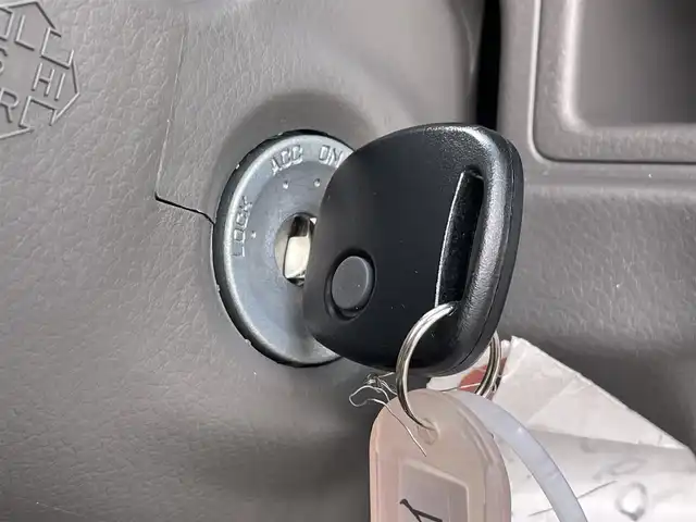 スズキ エブリイ PC 新潟県 2025(令7)年 0.2万km スペリアホワイト 4WD/社外SDナビ(AVN-LBS01)/BT/バックカメラ/ドライブレコーダー/衝突被害軽減ブレーキ/レーンキープアシスト/運転席シートヒーター/コーナーセンサー/リモコンキー /LEDヘッドライト/オートライト/オートハイビーム