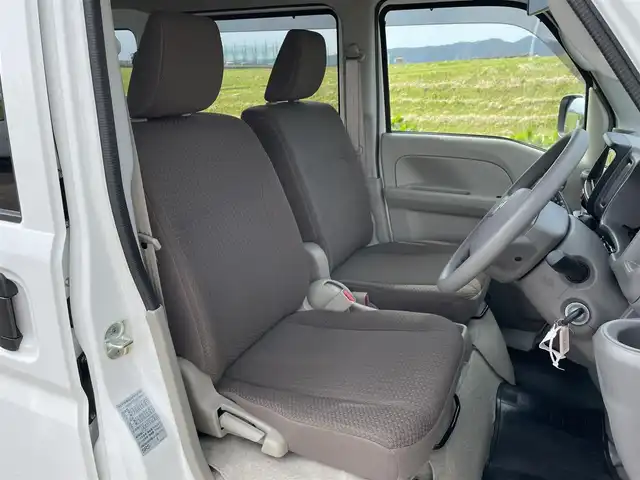 スズキ エブリイ PC 新潟県 2025(令7)年 0.2万km スペリアホワイト 4WD/社外SDナビ(AVN-LBS01)/BT/バックカメラ/ドライブレコーダー/衝突被害軽減ブレーキ/レーンキープアシスト/運転席シートヒーター/コーナーセンサー/リモコンキー /LEDヘッドライト/オートライト/オートハイビーム