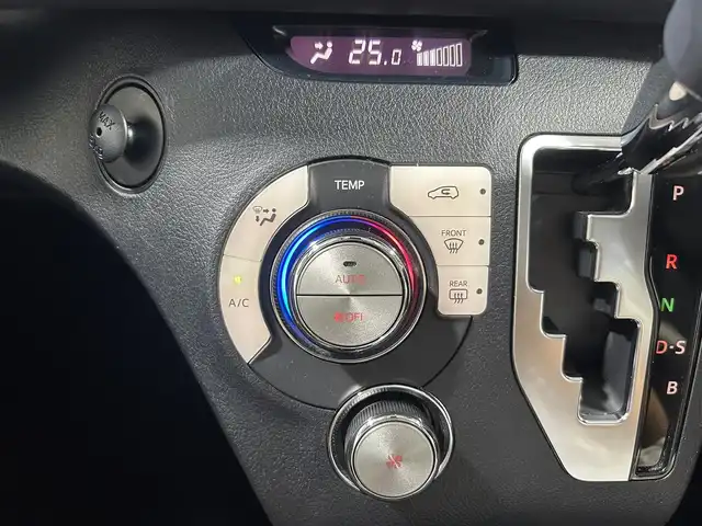トヨタ シエンタ G クエロ 大阪府 2018(平30)年 4.9万km ホワイトパールクリスタルシャイン 純正大型ナビＴＶ　ハーフレザー　全方位カメラ　衝突軽減　両側電動　ＥＴＣ　ドラレコ　レーンアシスト　アイドリングストップ　オートライト　ＬＥＤヘッドライト　オートハイビーム　スマートキー　フォグランプ
