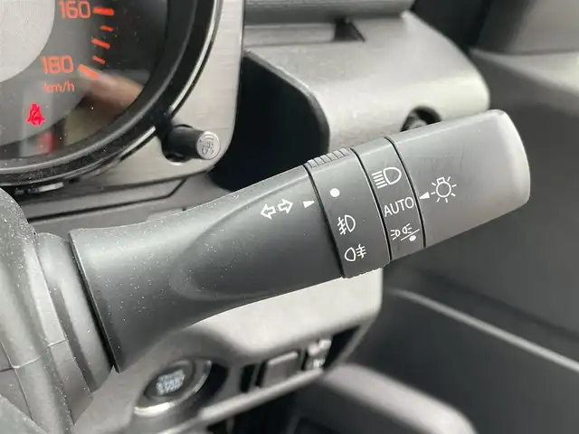 スズキ ジムニー ノマド FC 愛知県 2025(令7)年 0.3万km 黒 4WD/スズキセーフティサポート/デュアルブレーキサポート/アクティブクルーズコントロール/クリアランスソナー/アイドリングストップ/オートライト/純正15インチAW/前席シートイーター/ドアミラーヒーター/LEDヘッドライト