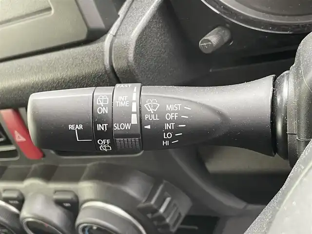 スズキ ジムニー ノマド FC 愛知県 2025(令7)年 0.3万km 黒 4WD/スズキセーフティサポート/デュアルブレーキサポート/アクティブクルーズコントロール/クリアランスソナー/アイドリングストップ/オートライト/純正15インチAW/前席シートイーター/ドアミラーヒーター/LEDヘッドライト