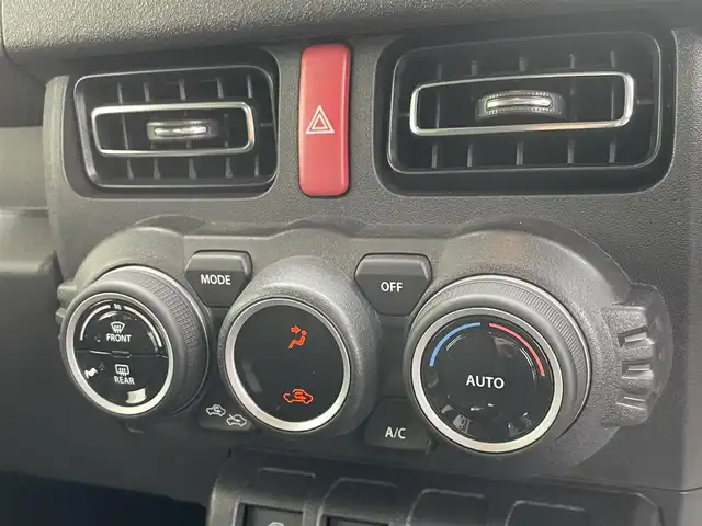 スズキ ジムニー ノマド FC 愛知県 2025(令7)年 0.3万km 黒 4WD/スズキセーフティサポート/デュアルブレーキサポート/アクティブクルーズコントロール/クリアランスソナー/アイドリングストップ/オートライト/純正15インチAW/前席シートイーター/ドアミラーヒーター/LEDヘッドライト