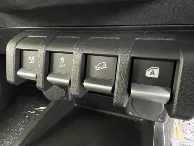 スズキ ジムニー ノマド FC 愛知県 2025(令7)年 0.3万km 黒 4WD/スズキセーフティサポート/デュアルブレーキサポート/アクティブクルーズコントロール/クリアランスソナー/アイドリングストップ/オートライト/純正15インチAW/前席シートイーター/ドアミラーヒーター/LEDヘッドライト
