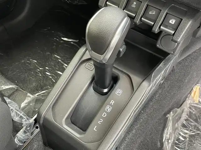 スズキ ジムニー ノマド FC 愛知県 2025(令7)年 0.3万km 黒 4WD/スズキセーフティサポート/デュアルブレーキサポート/アクティブクルーズコントロール/クリアランスソナー/アイドリングストップ/オートライト/純正15インチAW/前席シートイーター/ドアミラーヒーター/LEDヘッドライト