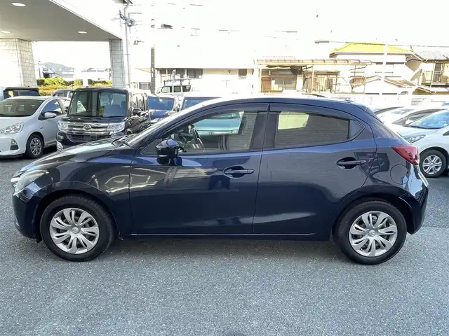 マツダ デミオ 13S 愛知県 2016(平28)年 6.5万km ディープクリスタルブルーマイカ 【(株)IDOMが運営する【じしゃロン豊川店】の自社ローン対象車両になります。こちらは現金ご利用時の価格です。自社ローンご希望の方は別途その旨お申付け下さい。】/スマートシティブレーキサポート/純正マツダコネクトナビ/　ラジオ/フルセグTV/BT/CD/DVD/バックカメラ/シートヒーター/ETC/ドライブレコーダー/アイドリングストップ/横滑り防止装置/HIDヘッドライト/オートライト/スマートキー/プッシュスタート/取扱説明書/保証書/スペアキー