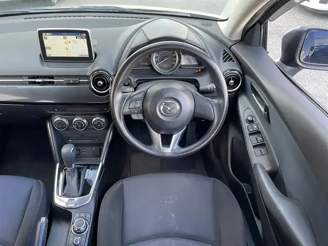 マツダ デミオ 13S 愛知県 2016(平28)年 6.5万km ディープクリスタルブルーマイカ 【(株)IDOMが運営する【じしゃロン豊川店】の自社ローン対象車両になります。こちらは現金ご利用時の価格です。自社ローンご希望の方は別途その旨お申付け下さい。】/スマートシティブレーキサポート/純正マツダコネクトナビ/　ラジオ/フルセグTV/BT/CD/DVD/バックカメラ/シートヒーター/ETC/ドライブレコーダー/アイドリングストップ/横滑り防止装置/HIDヘッドライト/オートライト/スマートキー/プッシュスタート/取扱説明書/保証書/スペアキー