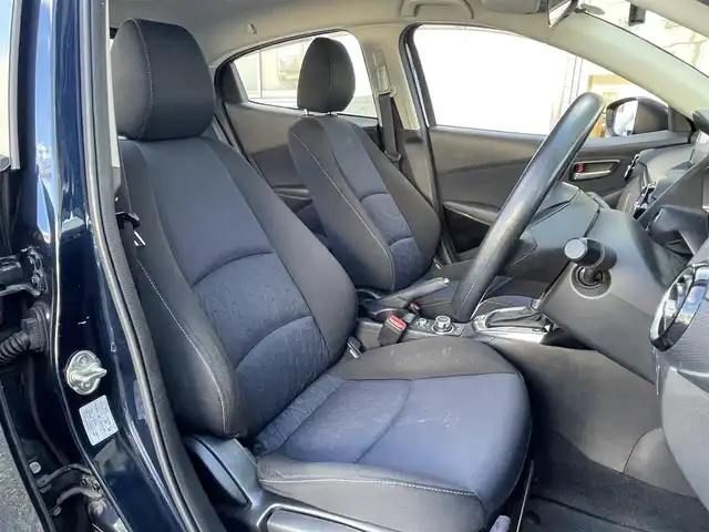 マツダ デミオ 13S 愛知県 2016(平28)年 6.5万km ディープクリスタルブルーマイカ 【(株)IDOMが運営する【じしゃロン豊川店】の自社ローン対象車両になります。こちらは現金ご利用時の価格です。自社ローンご希望の方は別途その旨お申付け下さい。】/スマートシティブレーキサポート/純正マツダコネクトナビ/　ラジオ/フルセグTV/BT/CD/DVD/バックカメラ/シートヒーター/ETC/ドライブレコーダー/アイドリングストップ/横滑り防止装置/HIDヘッドライト/オートライト/スマートキー/プッシュスタート/取扱説明書/保証書/スペアキー