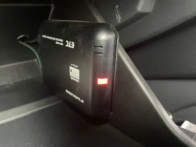 スズキ ハスラー G 富山県 2018(平30)年 3万km フェニックスレッドパール/ホワイト2トーンルーフ ４ＷＤ／/メモリナビ／/フルセグＴＶ／/ＤＶＤ再生／/Ｂｌｕｅｔｏｏｔｈ／/前席シートヒーター／/アイドリングストップ／/デュアルカメラブレーキサポート／/プッシュスタート／/スマートキー／/ヒルディセントコントロール