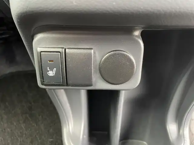 スズキ ハスラー G 富山県 2018(平30)年 3万km フェニックスレッドパール/ホワイト2トーンルーフ ４ＷＤ／/メモリナビ／/フルセグＴＶ／/ＤＶＤ再生／/Ｂｌｕｅｔｏｏｔｈ／/前席シートヒーター／/アイドリングストップ／/デュアルカメラブレーキサポート／/プッシュスタート／/スマートキー／/ヒルディセントコントロール