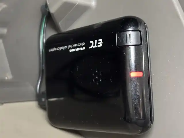 スズキ アルト F 福岡県 2013(平25)年 7.3万km アーバンブラウンパールメタリック 社外ナビ／ワンセグＴＶ／ＣＤ　/バックカメラ　/ＥＴＣ　/リモコンキー　/フォグランプ　/社外フロアマット　/ドアバイザー　/マニュアルエアコン　/ＡＢＳ　/パワーステアリング　/パワーウィンドウ