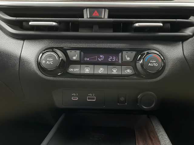 日産 オーラ G FOUR レザーエディション 道北・旭川 2022(令4)年 5.6万km ミッドナイトブラック/サンライズカッパー /4WD//2トーンカラー//ワンオーナー//寒冷地仕様//BOSEサウンド//純正ナビ//BT/USB/フルセグ//アラウンドビューモニター//プロパイロット//エマージェンシーブレーキ//レーンキープアシスト//レーダークルーズコントロール//ブラインドスポットモニター//ふみ間違い防止//ハンドル支援//コーナーセンサー//デジタルインナーミラー//ワイヤレス充電//前後ドライブレコーダー//ビルトインETC//黒革シート//シートヒーター//ステアリングヒーター//オートハイビーム//オートライト//LEDヘッドライト//フォグライト//リアフォグ//オートリトラミラー//純正フロアマット